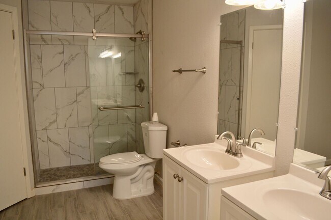 Foto del edificio - Beautifully remodeled single story 3 bedro...