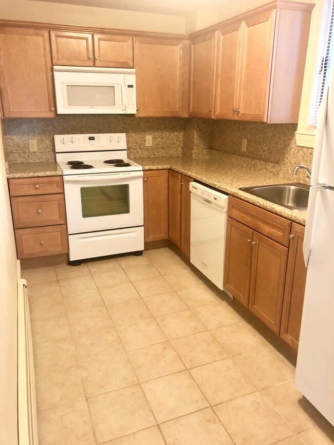 Kitchen - 38 Warren Ave