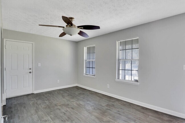 Foto del edificio - 5891 Sheldon Ct