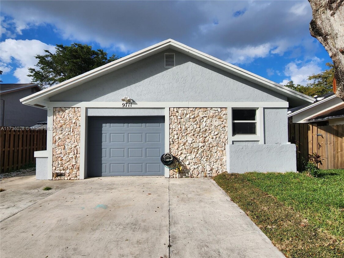 Foto principal - 9711 SW 57th St