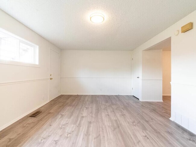 Building Photo - 670 S 500 E