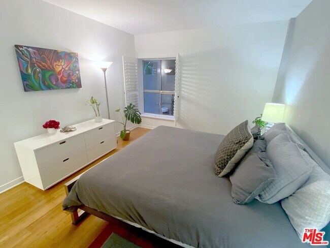 Foto del edificio - 1131 Alta Loma Rd