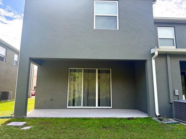 Foto del edificio - 1241 Yellow Finch Dr
