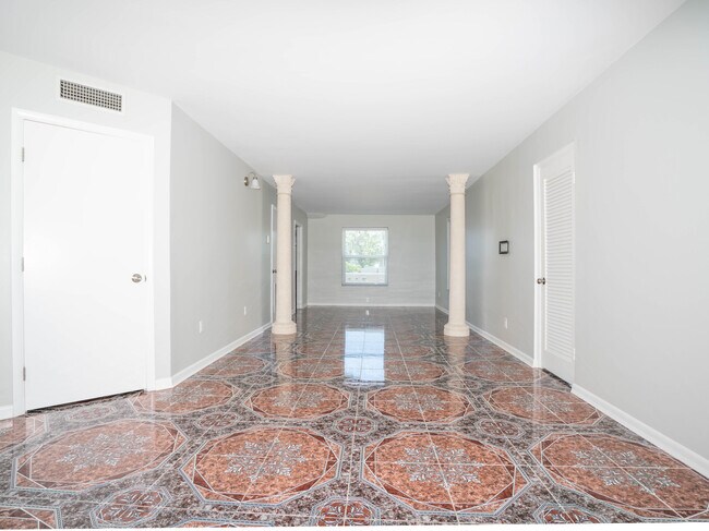 Foto del edificio - 131 N Golfview Rd