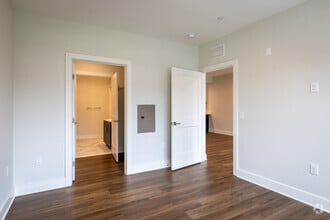 1BR, 1BA - 909SF - The American