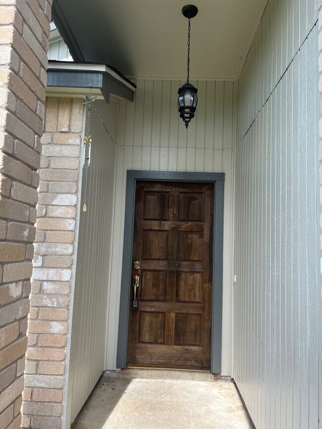 Building Photo - 6826 Heather Hollow Dr