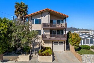 Building Photo - 1066 W 11th St