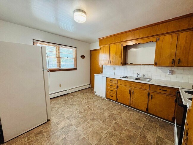 Building Photo - 208 Broce Dr