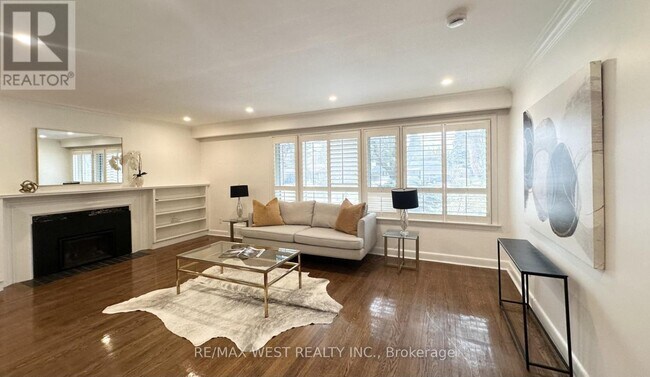 Building Photo - 416 The Kingsway