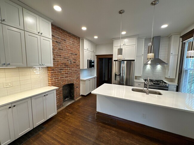 Foto del edificio - 403 W 8th Ave