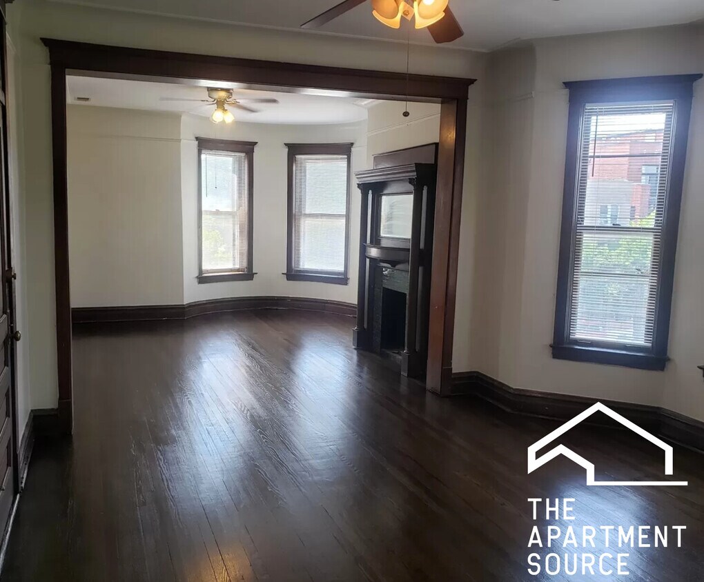 Primary Photo - 2224 W Irving Park Rd