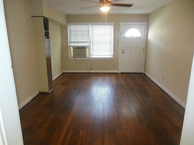 Building Photo - 3110 Southmore Blvd