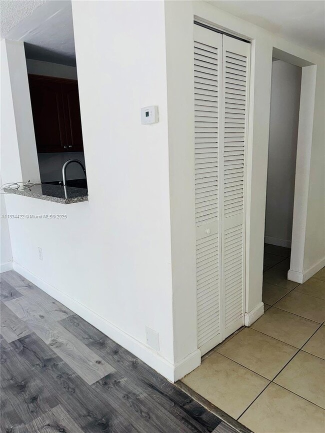 Foto del edificio - 484 NW 165th St