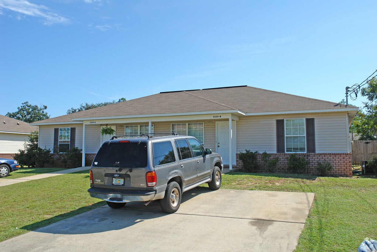 Building Photo - 3355 Green Briar Cir