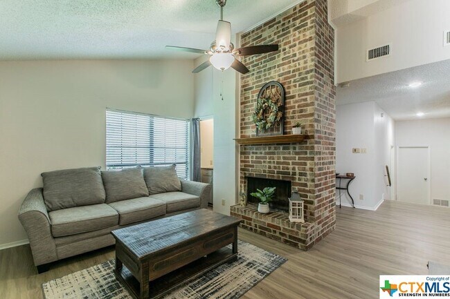 Foto del edificio - 4000 Hickory Rd