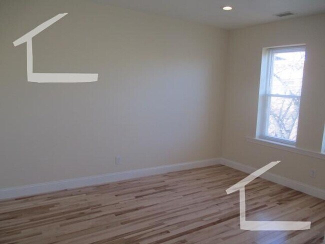 Foto del edificio - Huge, updated, sunny 5 bed in Coolidge Corner for 9/1!