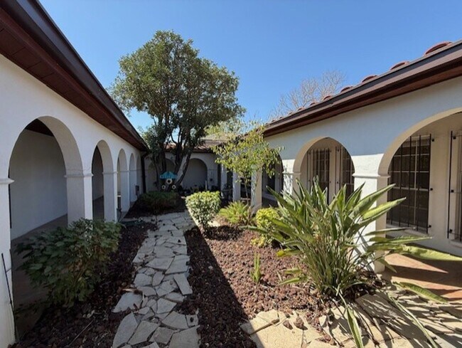 Foto del edificio - 1717 Clark Blvd