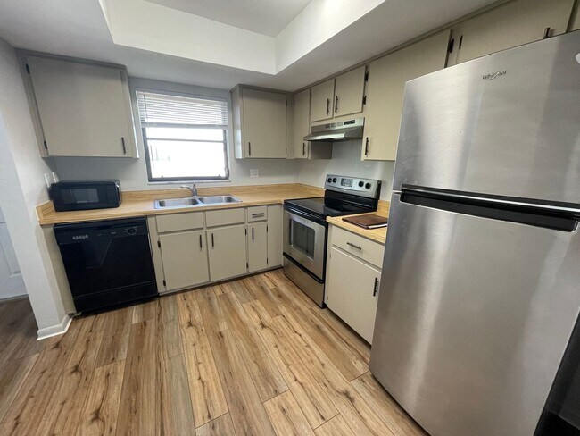 Foto del edificio - ANNUAL RENTAL - 2 BED / 2 BATH - IN PINE H...