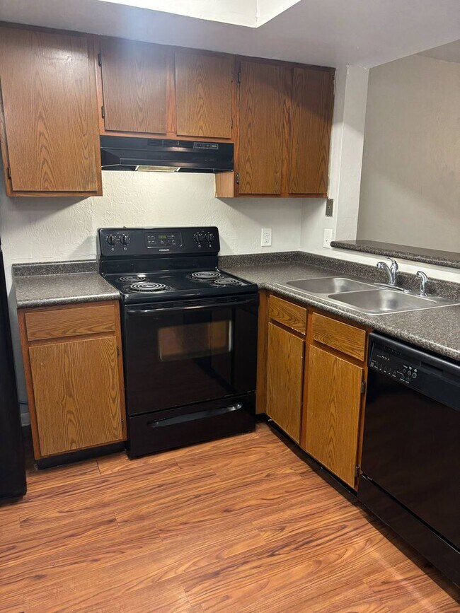 Foto del edificio - **Available in February* 2bd/2ba Condo close to Truman & Coffee Buff with community Pool.