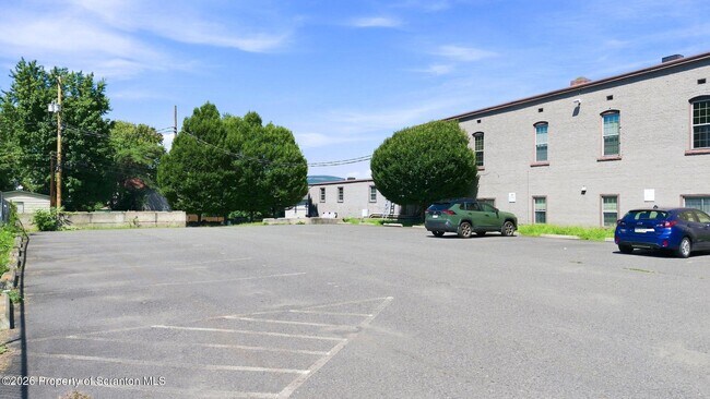 Foto del edificio - 831-831 Adams Ave