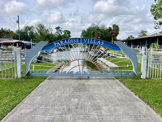 Foto del edificio - One bedroom waterfront condo!