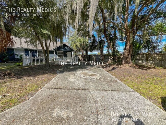 Foto del edificio - BEAUTIFUL 2/2 duplex in Eustis