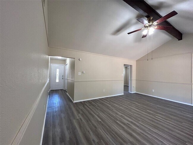 Foto del edificio - 906 Spring Tree St