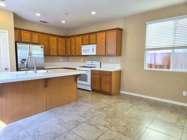 Building Photo - 137 W Questa Trail