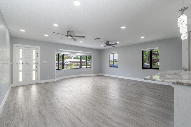 Foto del edificio - 4660 SW 128th Ave