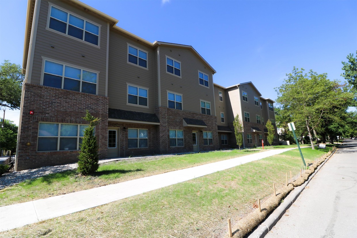Foto principal - 923 Thurston St
