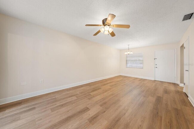 Foto del edificio - 1975 W Bay Dr