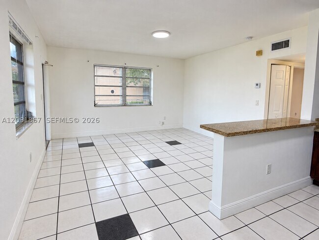 Foto del edificio - 1525 NE 154th St