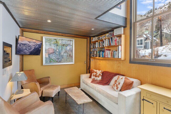 Foto del edificio - 216 E Galena Ave