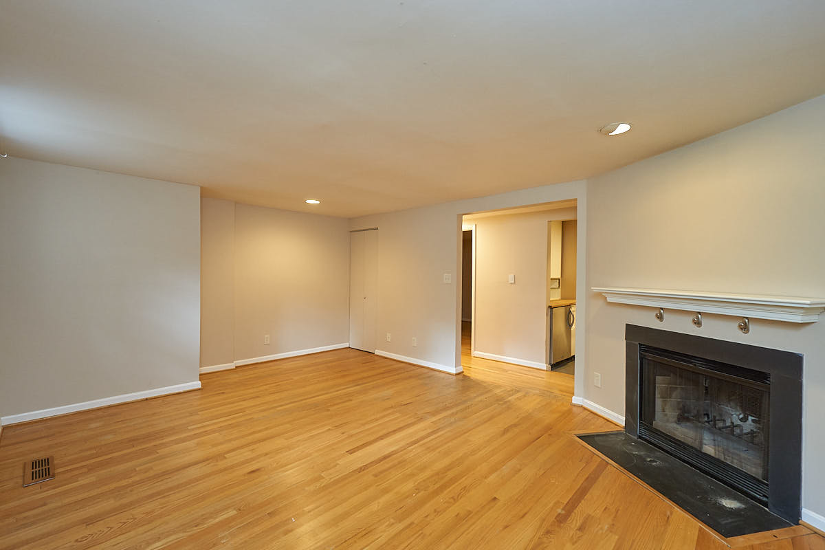 Primary Photo - 106 Tennessee Ave NE