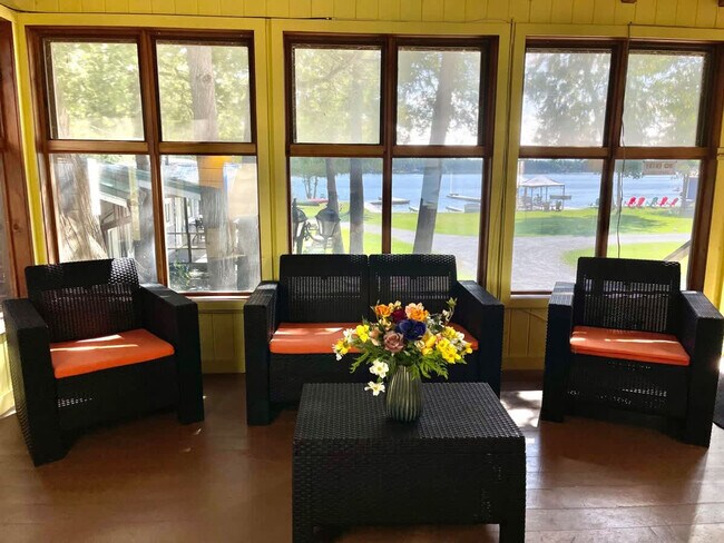 Photo du bâtiment - 306 Front St W