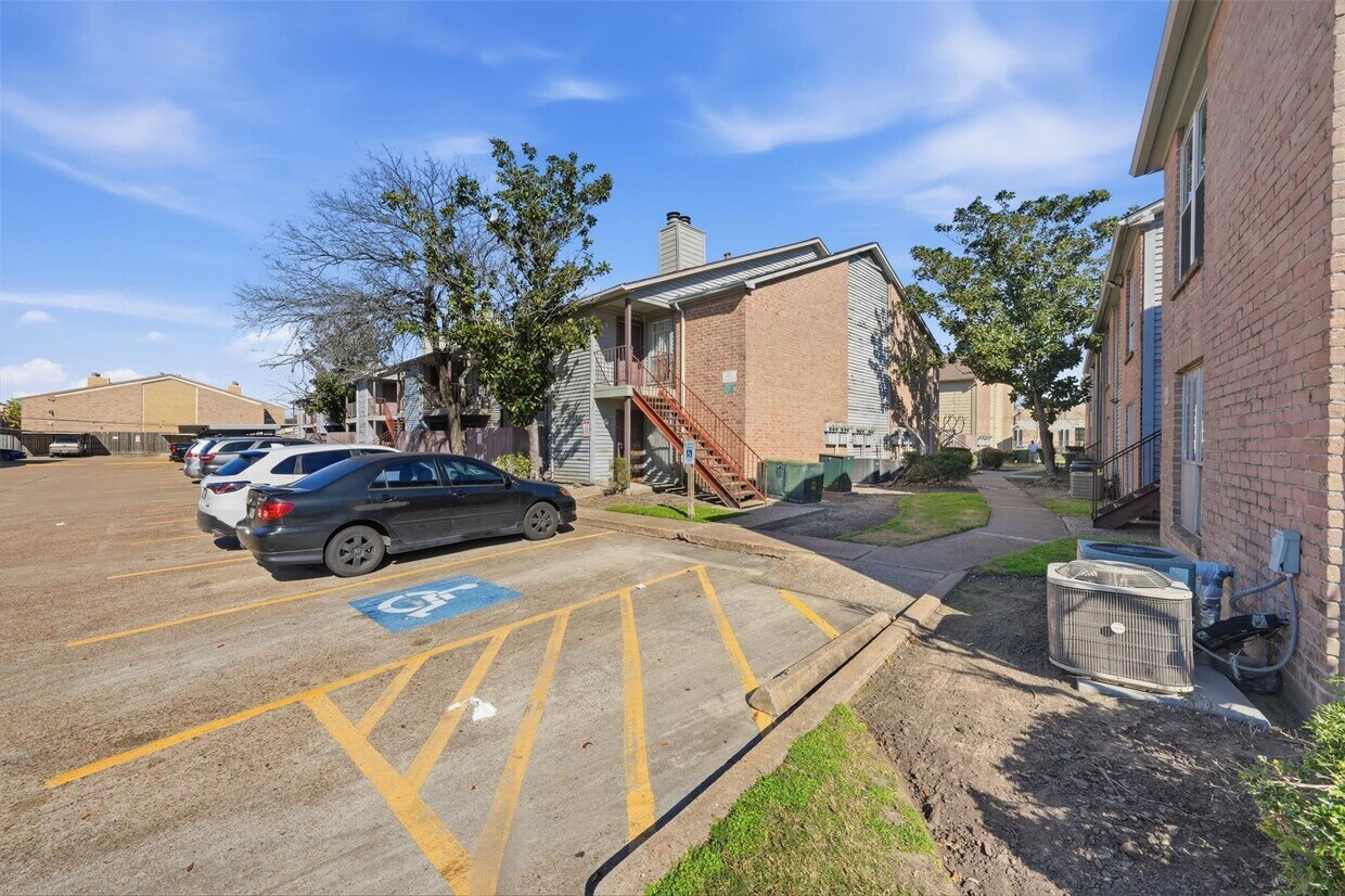 Foto del edificio - 9350 Country Creek St
