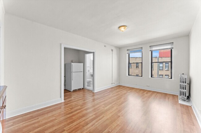 Foto del edificio - 2770 N Milwaukee Ave