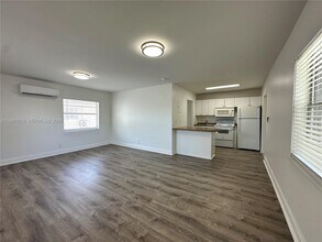 Building Photo - 1411 N Dixie Hwy