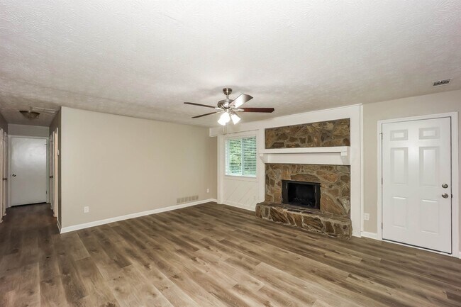 Foto del edificio - 7426 Dartmouth Ct