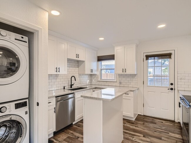 Building Photo - 1800 S Zuni St