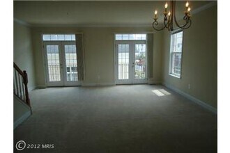 Building Photo - 580 Pelican Ave