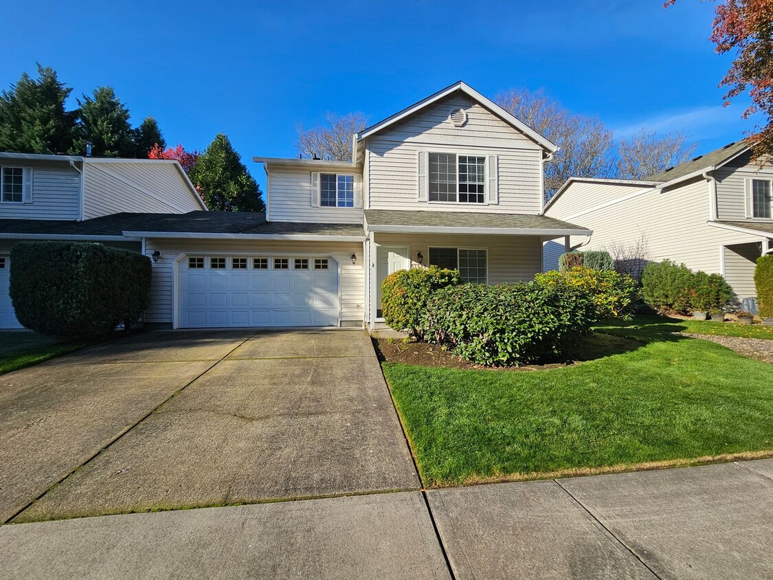 Primary Photo - Beautiful 3 Bed 2.5 Townhome with 2 Car Ga...