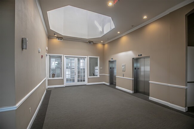 Foto del edificio - 7575 Kirby Dr