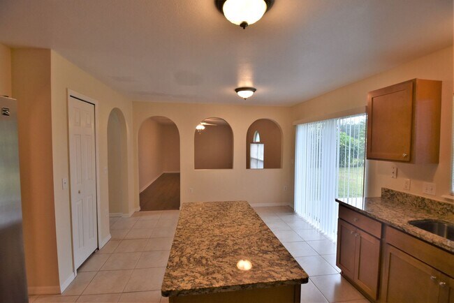 Foto del edificio - 692 Sunway Ln