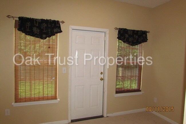 Building Photo - Lakes of Summerville