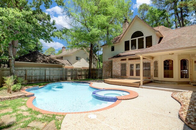 Foto del edificio - Beautiful 4 Bedroom 3 Bathroom Home Locate...