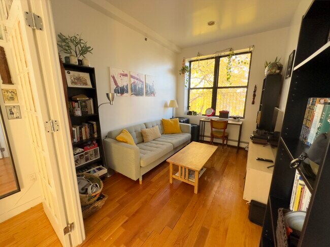 Building Photo - 1347 Greene Ave