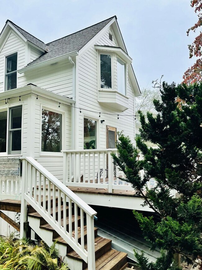 Foto del edificio - This MAGICAL Bainbridge Island farm is now...
