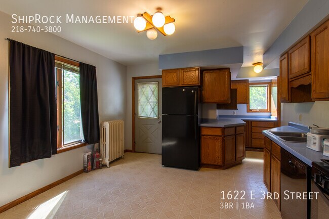 Foto del edificio - 1622 E 3rd St