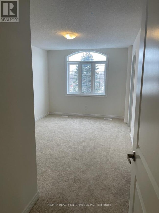 Building Photo - 16 Vickers Rd